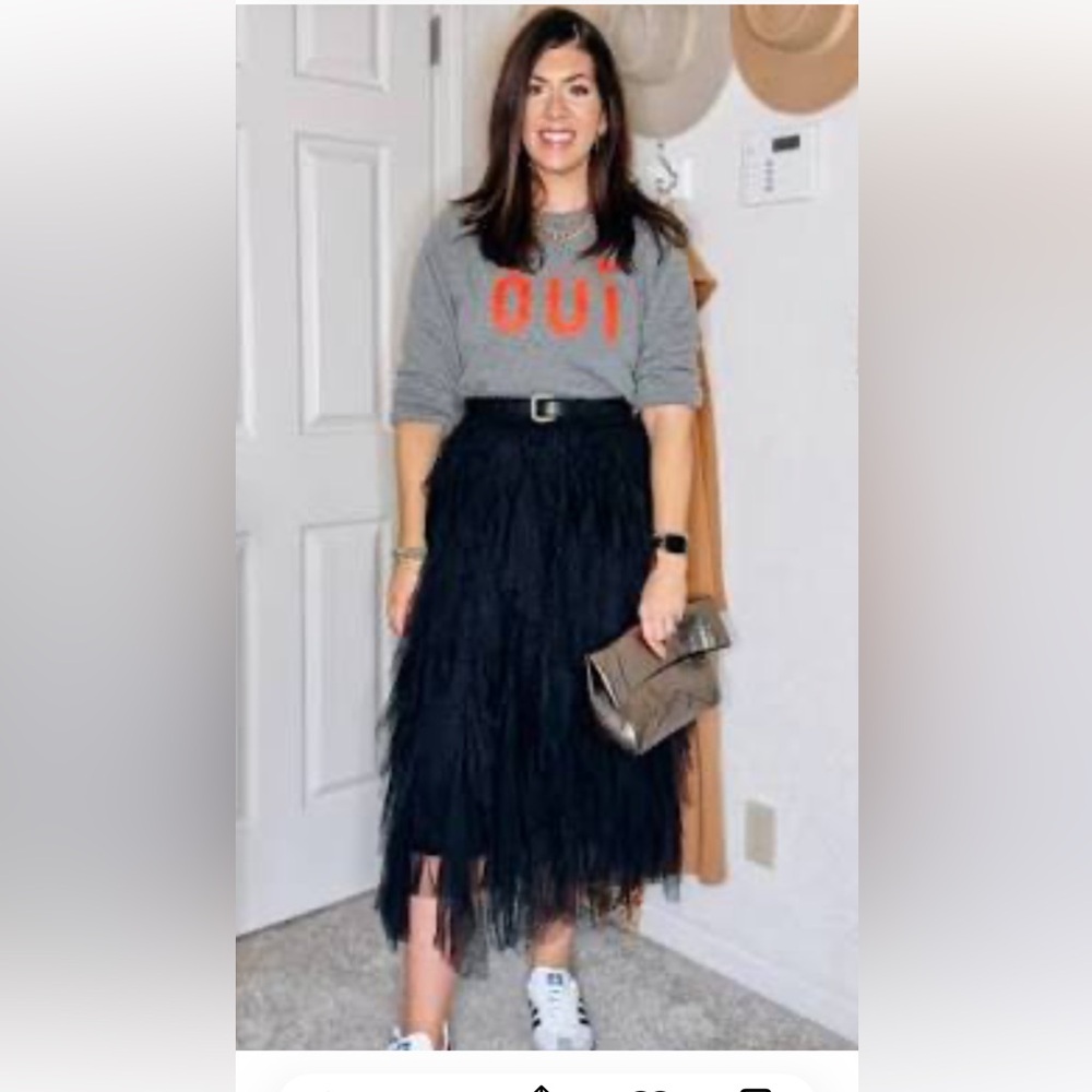 Elegant Black Tulle Skirt - Picture 3 of 3